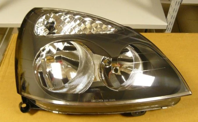 Renault Clio II (2) Ön Far Lambası Sağ